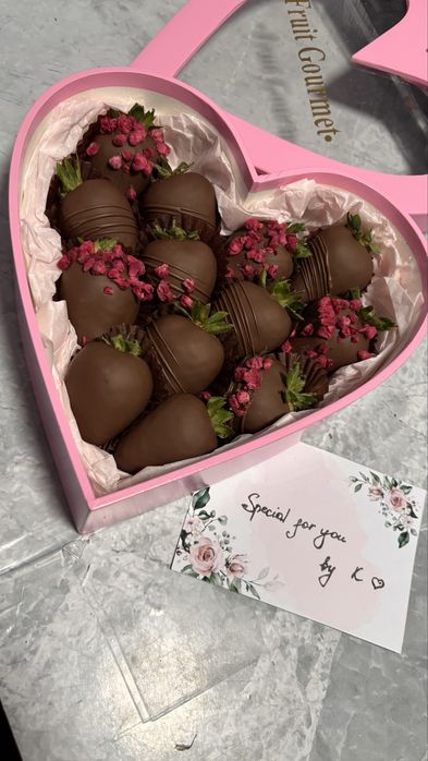 Клубника в шоколаде  Подарки Шоколад Сладости Qulpnay shokolad