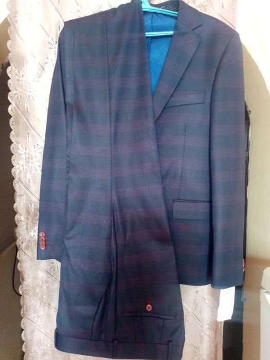 Продам костюм новый