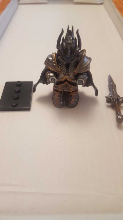 5 минифигурки Warcraft. Обща цена 50 евро.