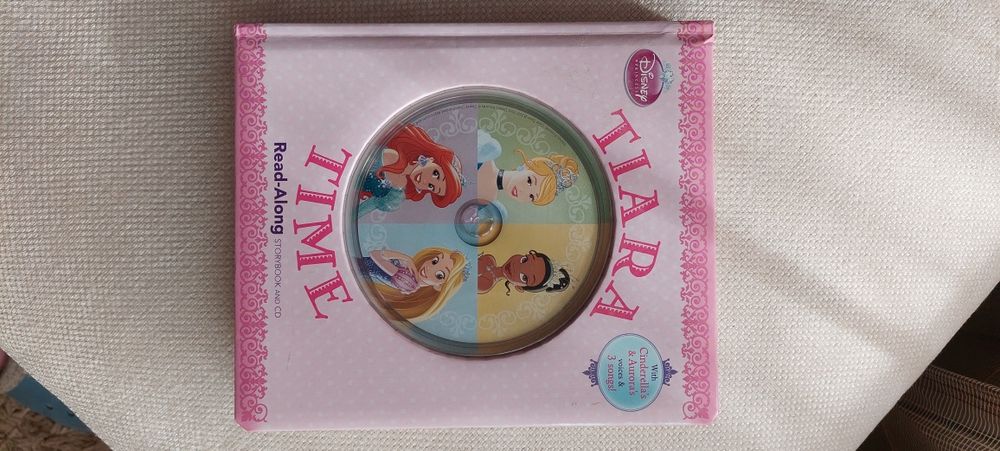 DISNEY с принцеси и диск - книжка за деца на английски език