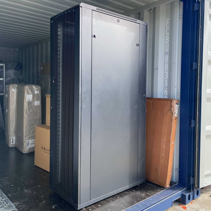Комуникационен/Сървърен шкаф 42U 600x1000 (TOTEN, Черен) в пълна окомплектовка с крачета + 2 броя ключове (доставя се сглобен)