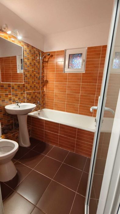 Proprietar vand apartament 4 camere Turda parter