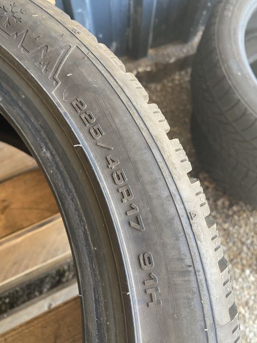 225/45/17 Dunlop Зимни