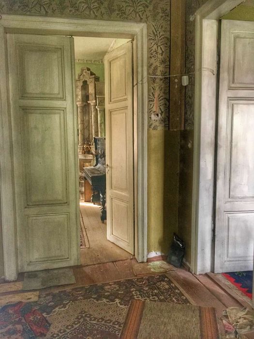 Къща 200 кв + двор 427 кв