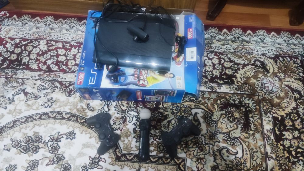 Playstation 3 super slim с коллекцией игр.