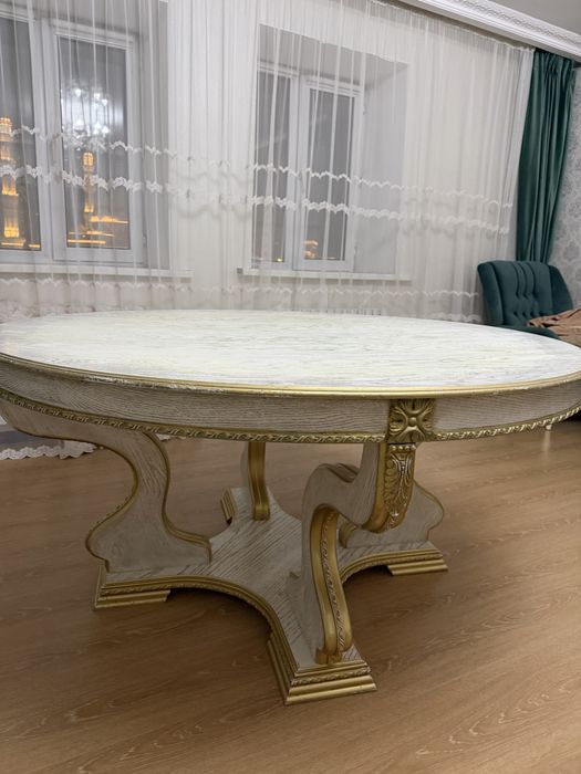 Продам стол размер 150/150 ..