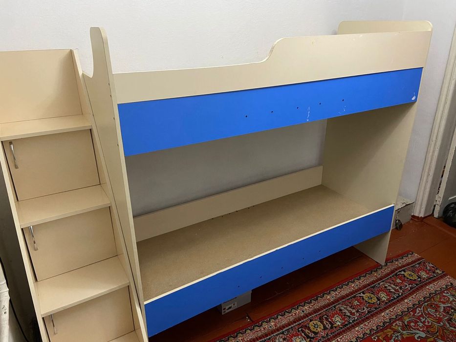 Двухярусная кровать