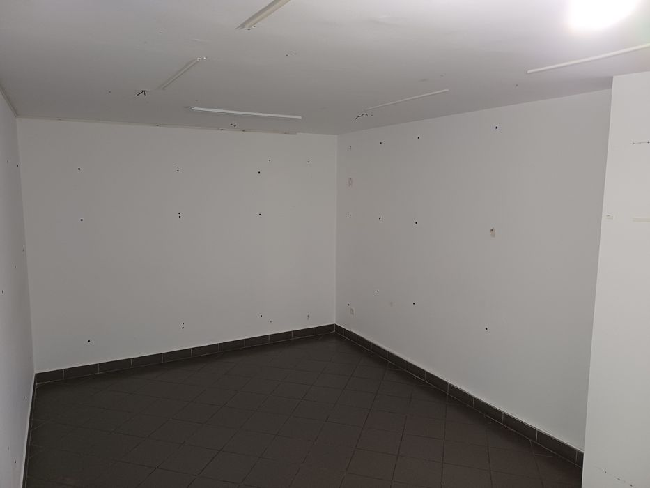 Inchiriez spatiu comercial