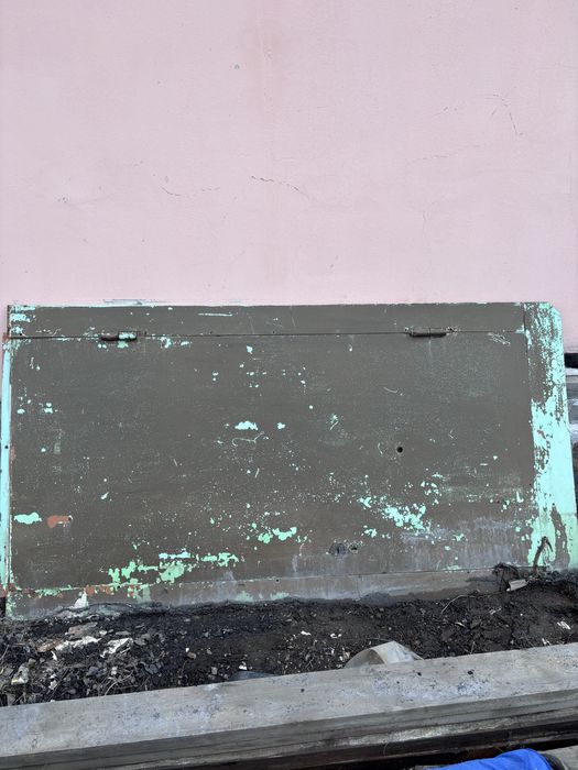 Металлическая дверь