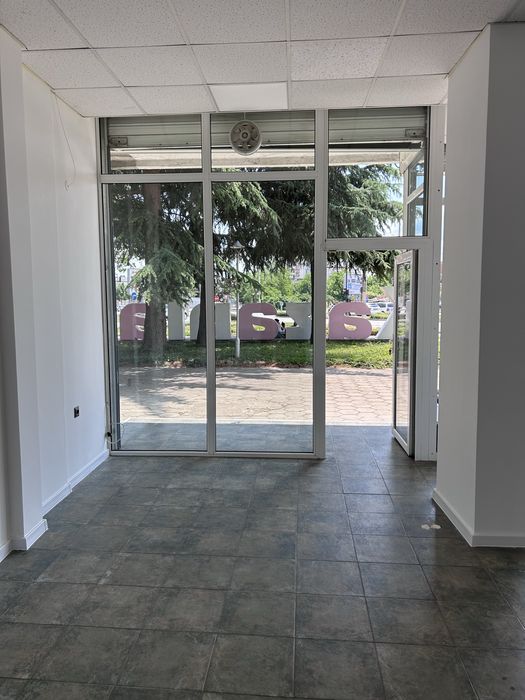 Дава се под наем Магазин в Казанлък - 60 кв.м за 612 € - Снимка #4
