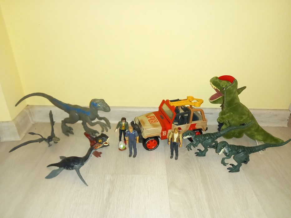 Jurassic park figurine