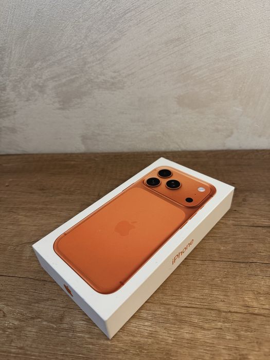 iPhone 17 Pro 256GB Cosmic Orange ЧИСТО НОВ