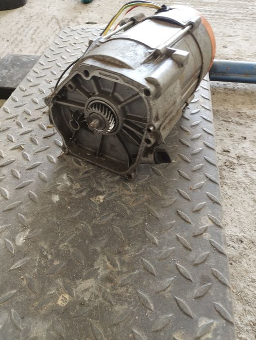 Generator curent 220v