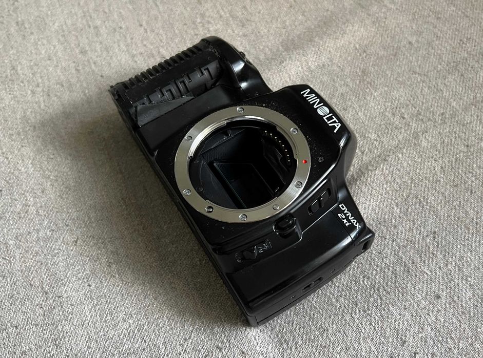 Aparat foto Minolta Dynax 2xi body SLR pe film 35mm colectie