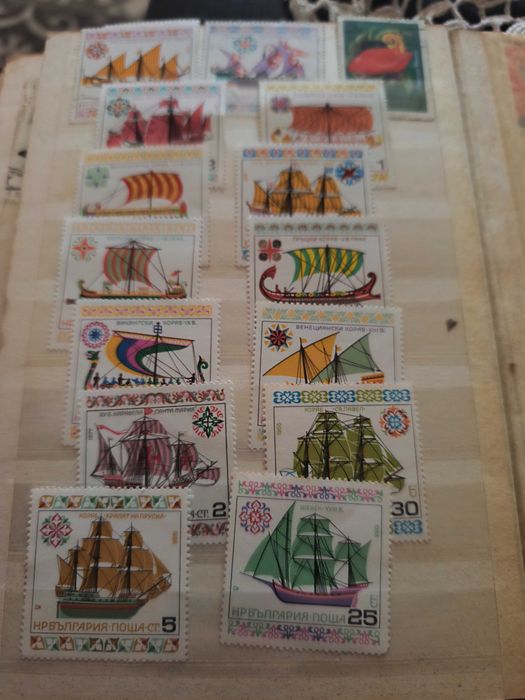 Продавам 2 калсиора с пощенски марки