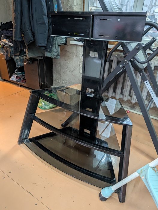 Полочки с кранштейном под телевизор