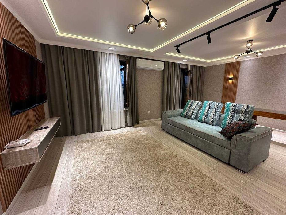 Улица Тараса Шевченко! Сдаётся 3хком квартира в центре!