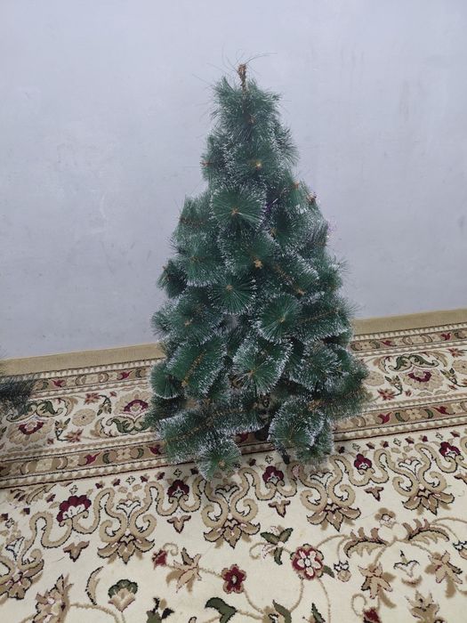 Ёлка срочно продам
