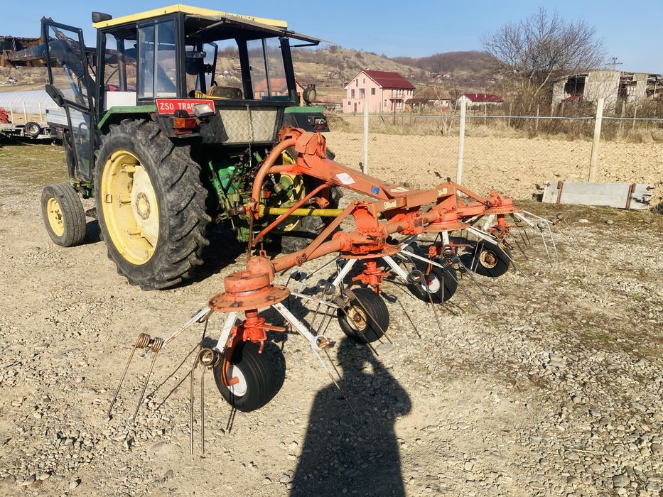 Grebla de risipit, imprastiat fan, iarba, paie Kuhn 4.40 m, roti late