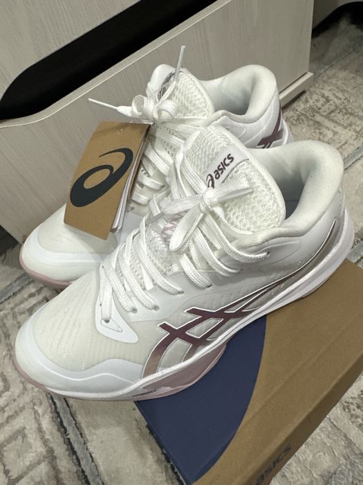 Кроссовки ASICS новые сакура