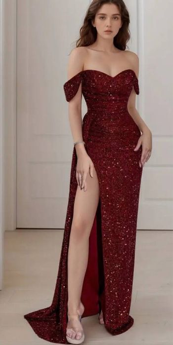 Червена официална рокля