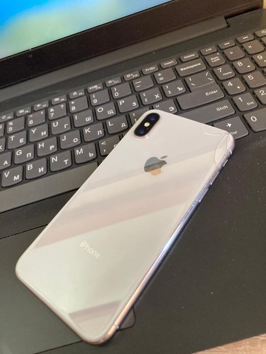 iPhone X | 64GB.
