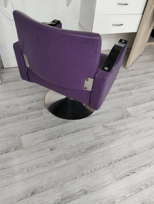 Продам парикмахерское кресло