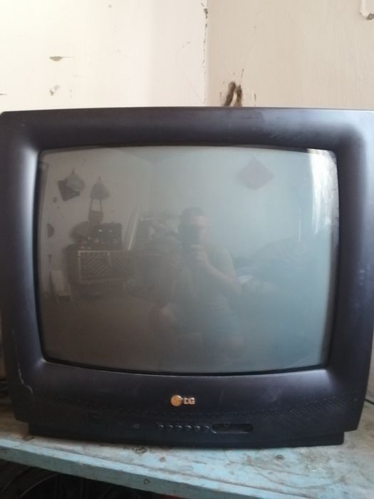 продам телевизор