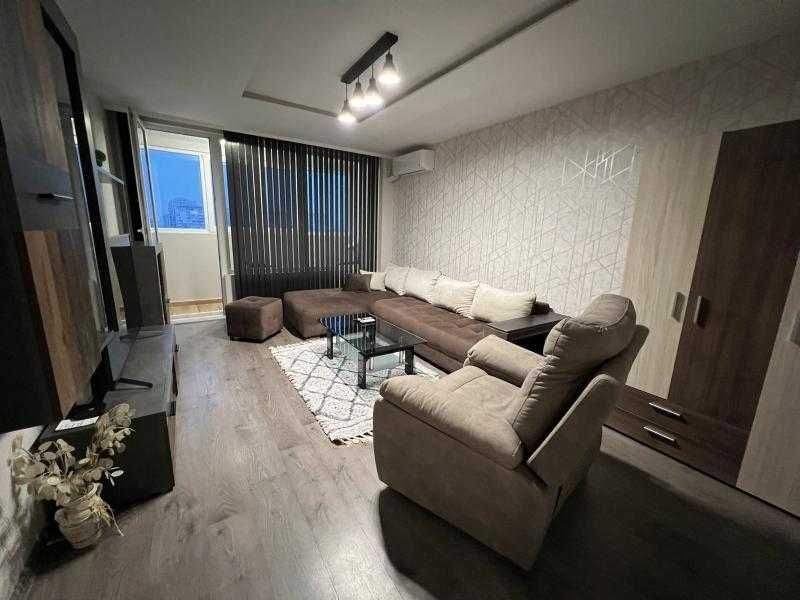 Просторен двустаен апартамент в Лазур!