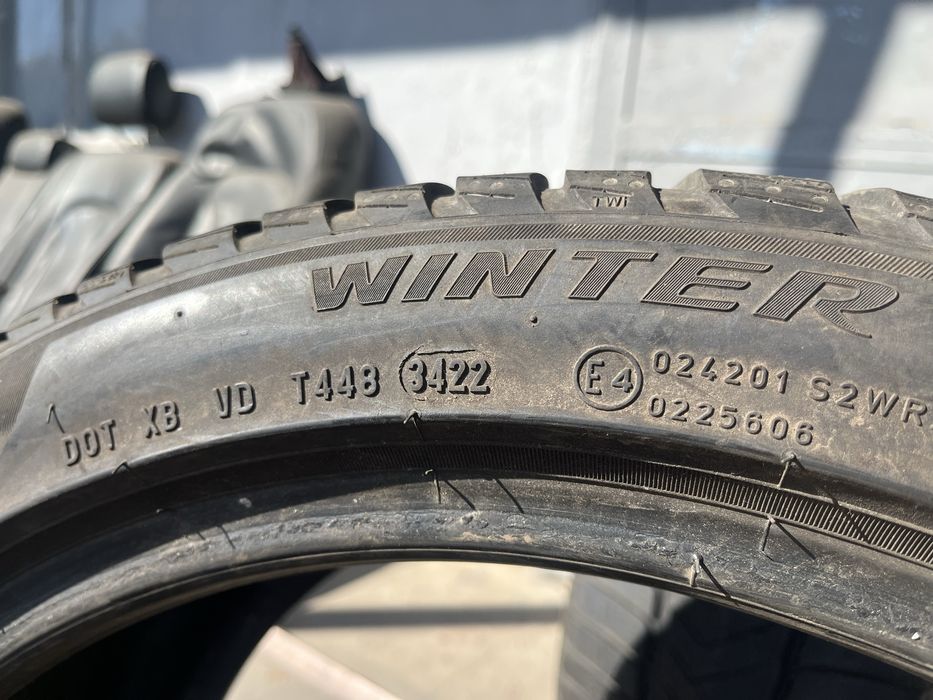 2 бр. зимни гуми 245/40/18 Pirelli MO DOT 3422 4,5 mm