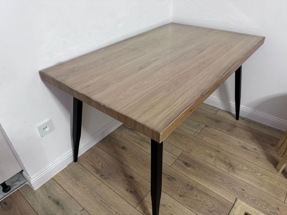 Продам стол в хорошем качестве!