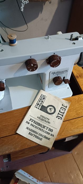 Швейная машинка Чайка
