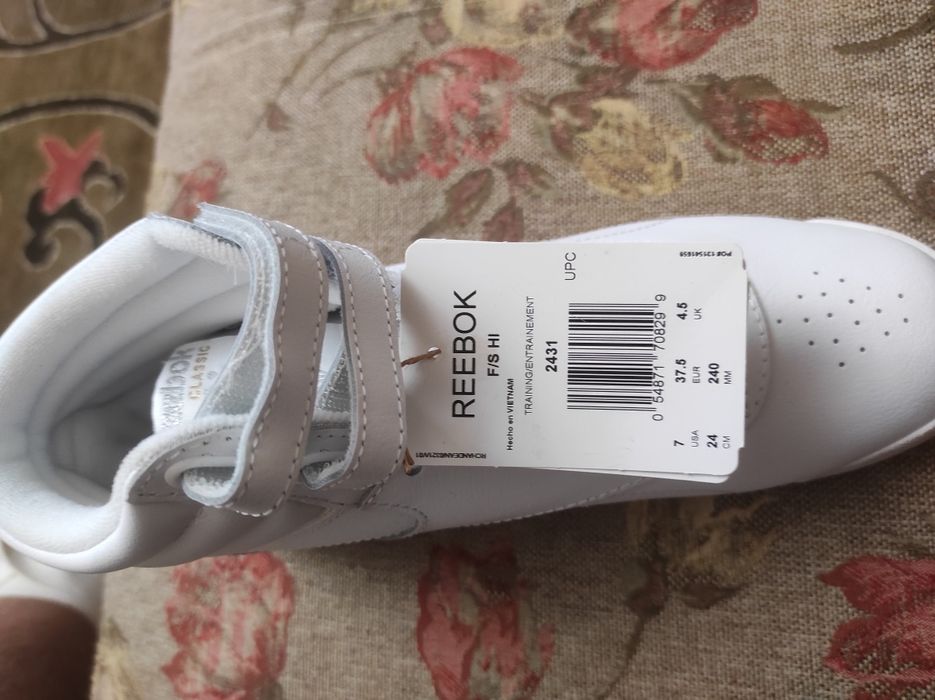 Reebok женские кроссовки 37.5