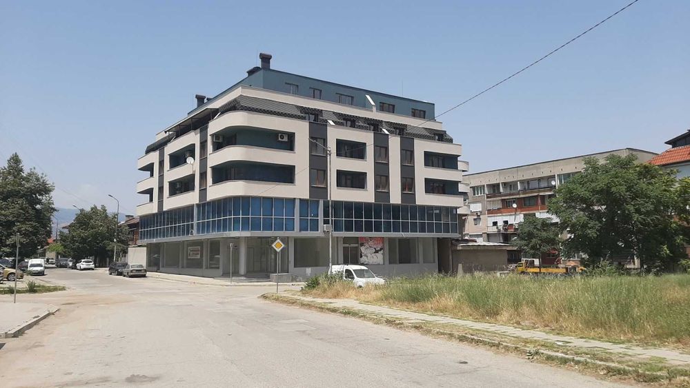 Продава се Двустаен апартамент в Петрич - 108 кв.м за 667 €/кв.м - Снимка #1