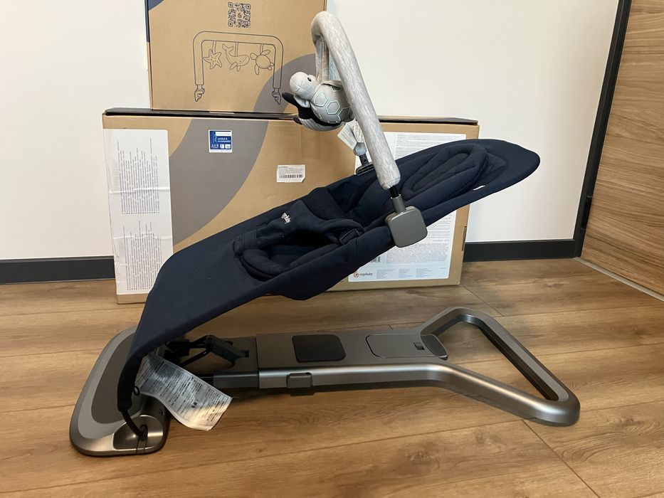 Ergobaby бебешки шезлонг 3в1 + борд с играчки