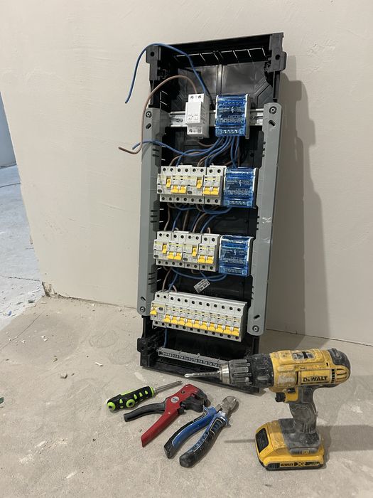 Электрик, Электромонтажные работы