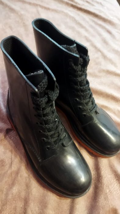 Сапожки резиновые женские.