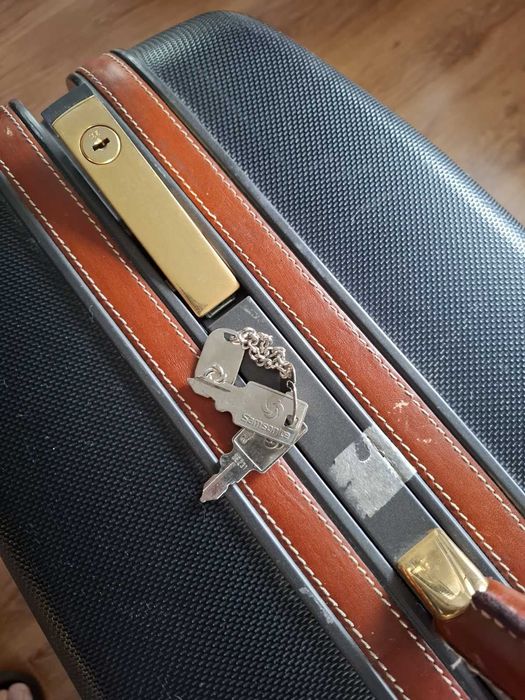 Винтидж куфар Samsonite с код и ключ – твърд корпус