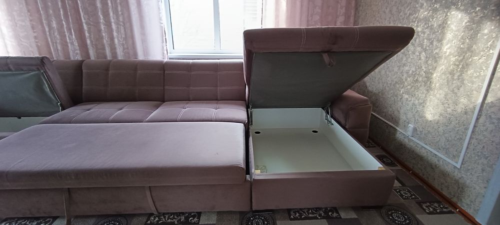 Угловой  диван .