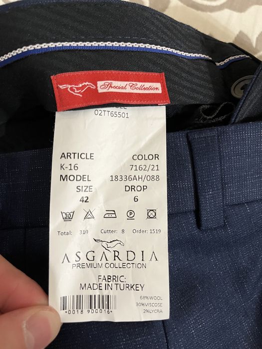 Продам костюм для подростка.