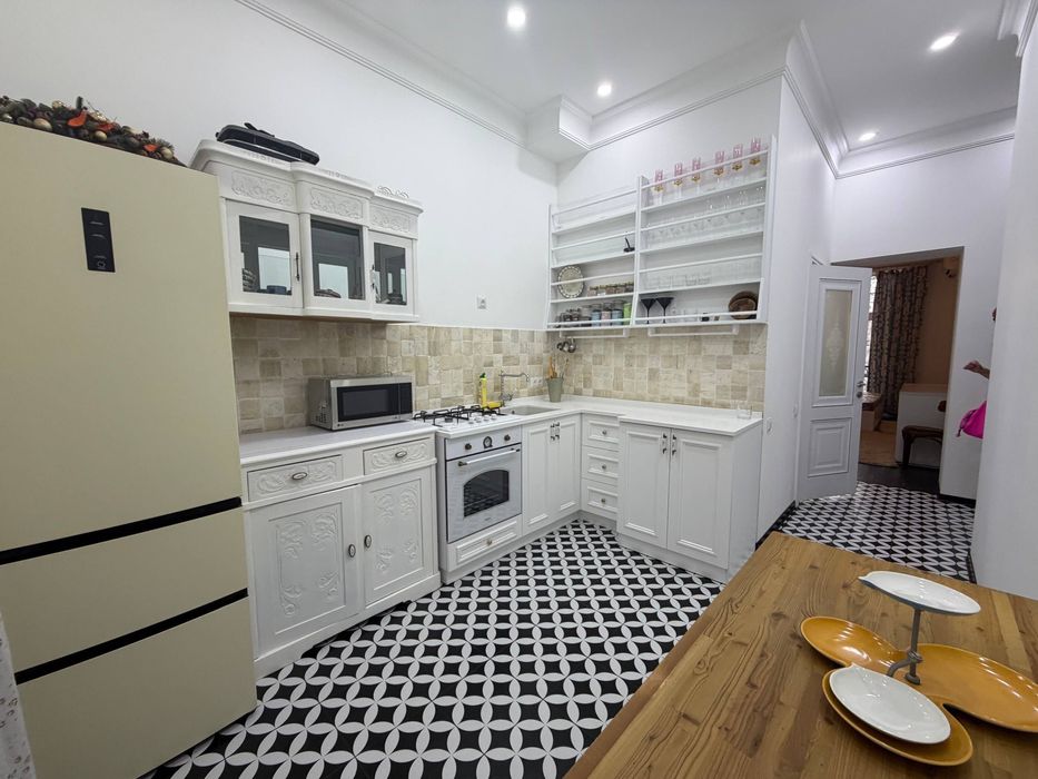 Аския Высокопотолочка 3х-комнатная квартира