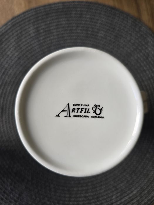 Vând 4 cani ARTFIL din porțelan de os