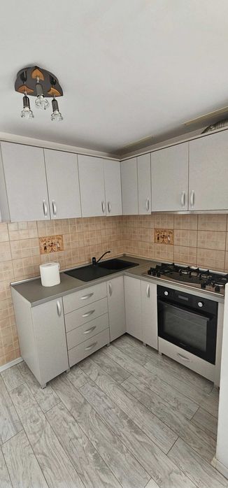 Ofer spre închiriere apartament cu 2 camere