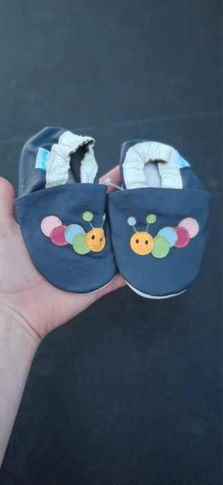 Papuci de piele pentru bebelusi
