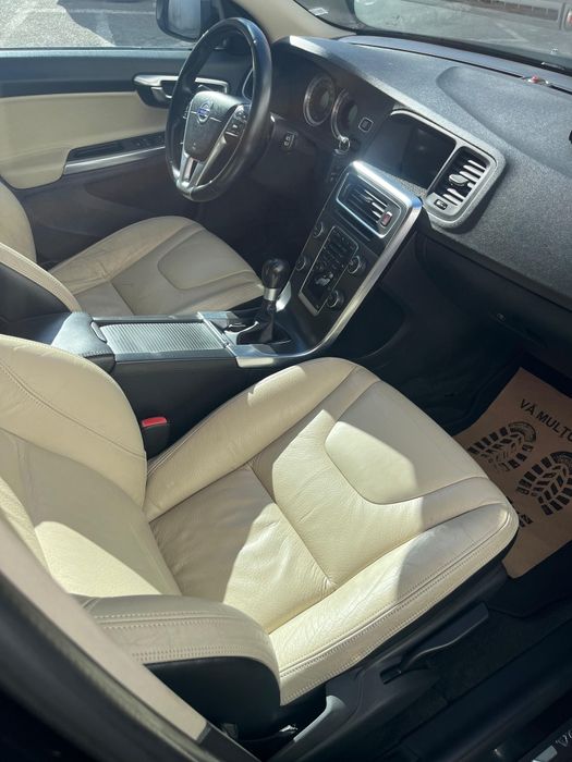 Volvo V60 2.0tdi 5 cilindri recent adusă