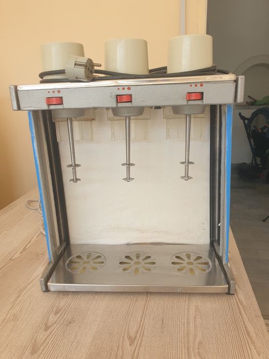 Срочно продаётся молочных коктейлей очень срочно аппарат холати яхши