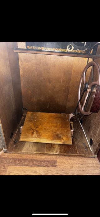 Швнйная машина продам