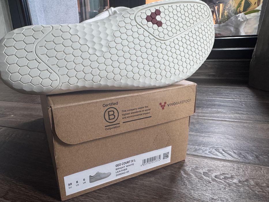 Боси обувки Vivobarefoot бели, кожени, 39