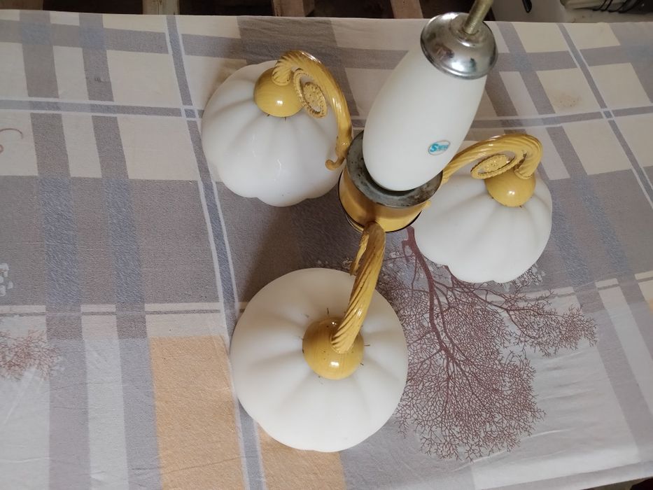 Люстра потолочная на 3 плафона, классический стиль.