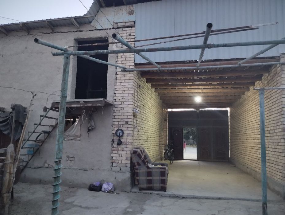 Продаётся в Кагане За Мостом Дом